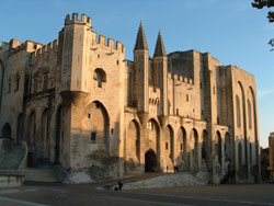 Le-palais-de-papes-Avignon